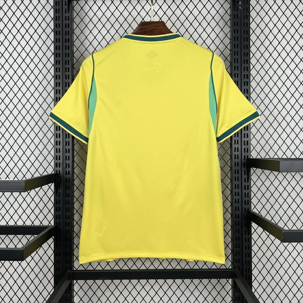 Costas da camisa amarela